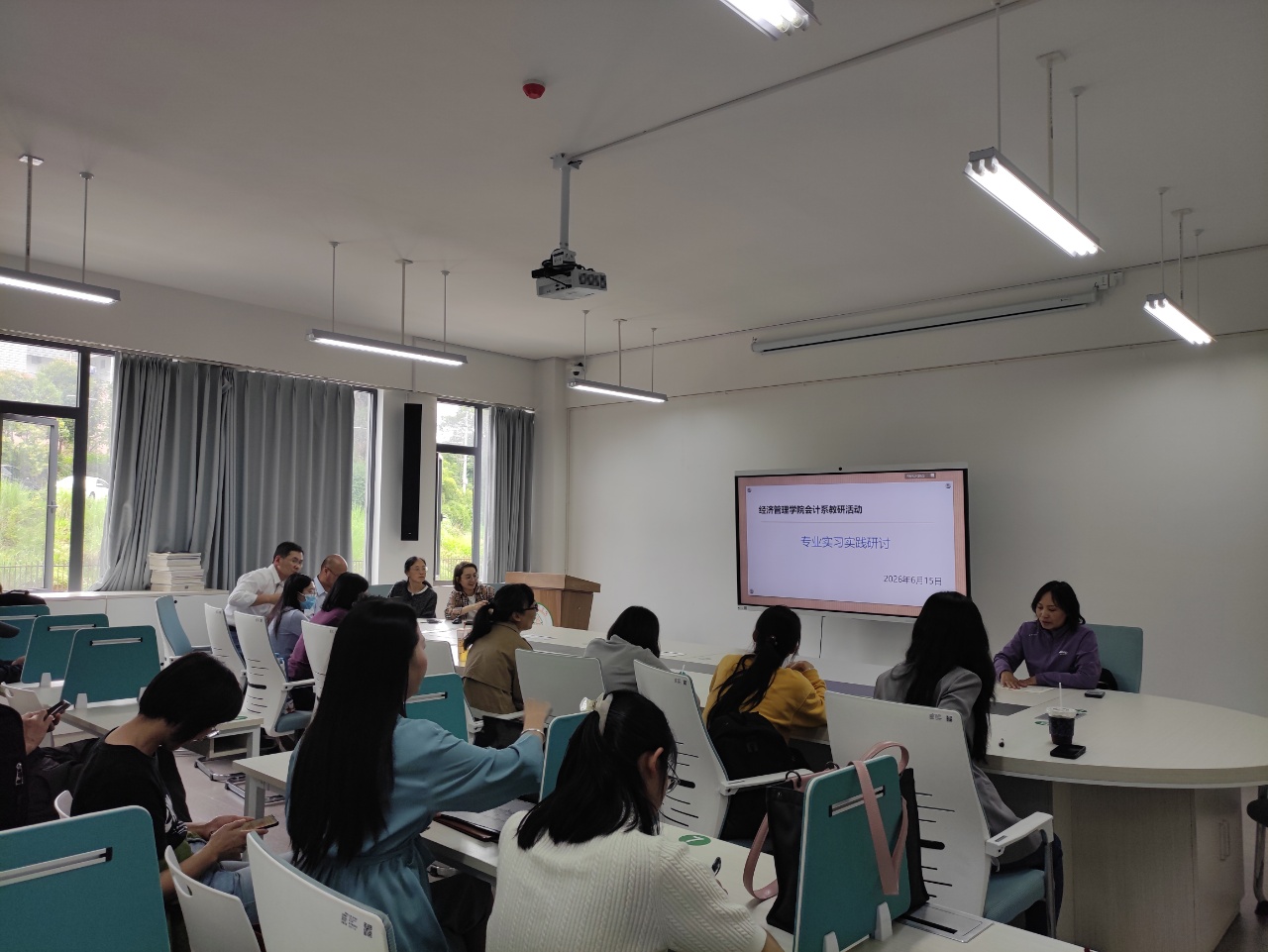 公司会计系举行专业实习实践研讨活动