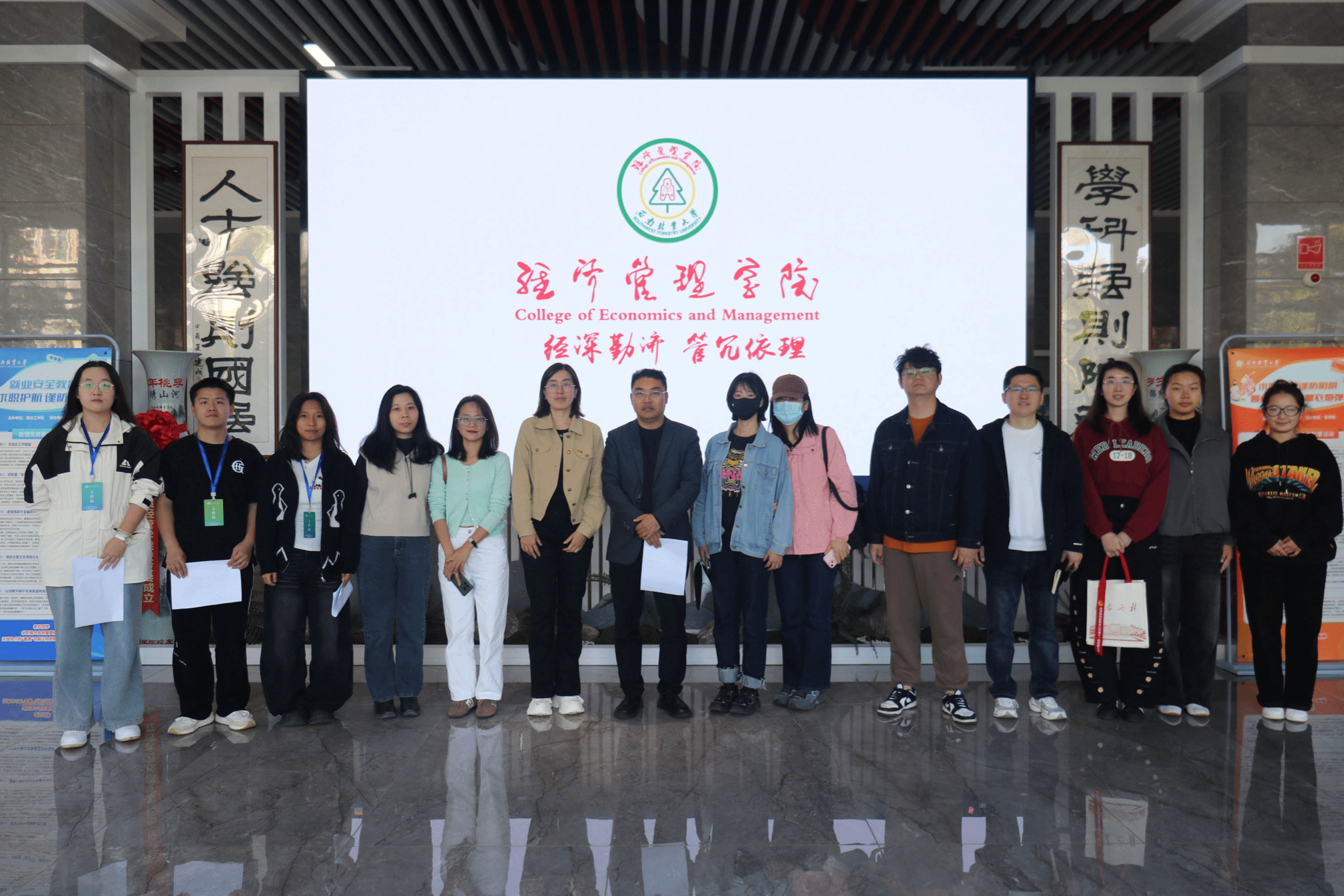 学院集中走访学生宿舍