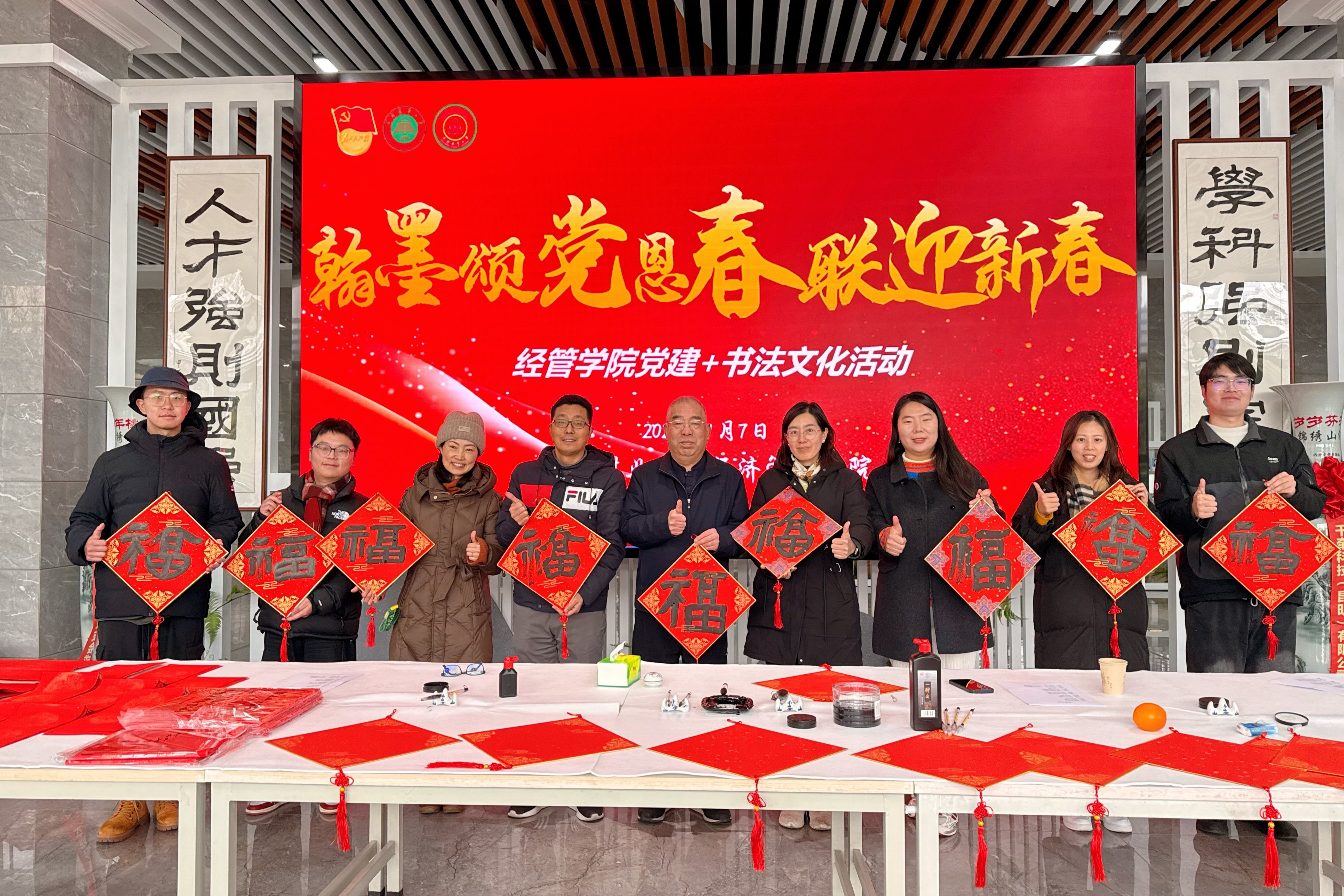 翰墨颂党恩，春联迎新春|公司特聘教授陈建成挥毫送福暖校园